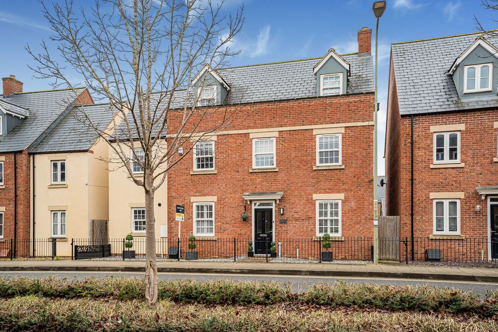 Property photo 1 of 46