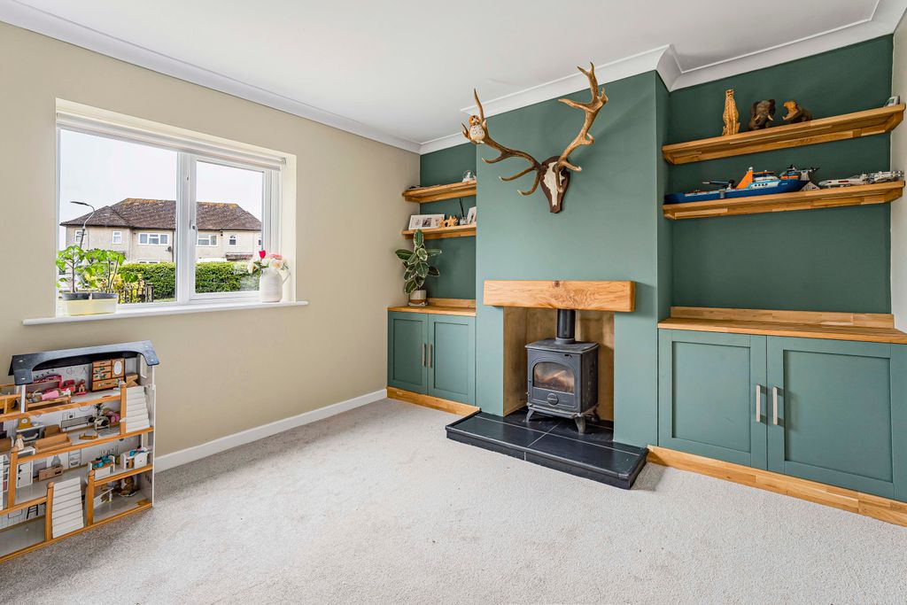 Property photo 2 of 16 Lounge