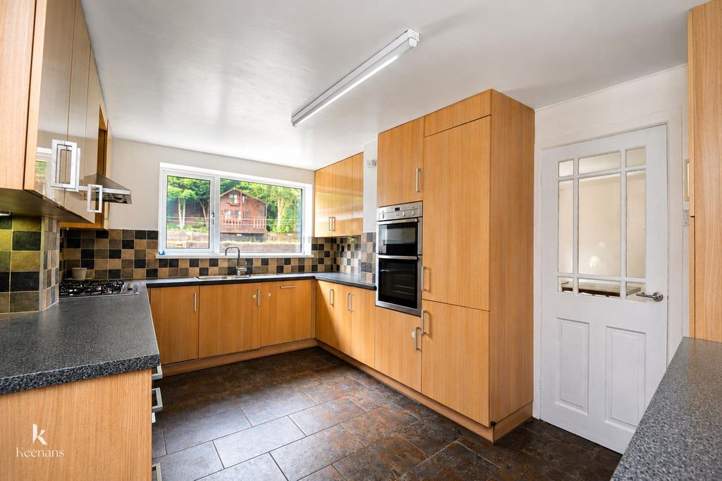 Property photo 2 of 32
