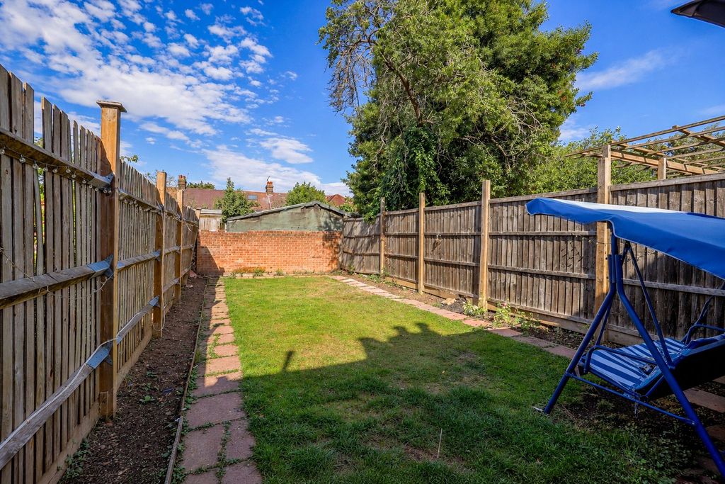 Property photo 2 of 11 Garden