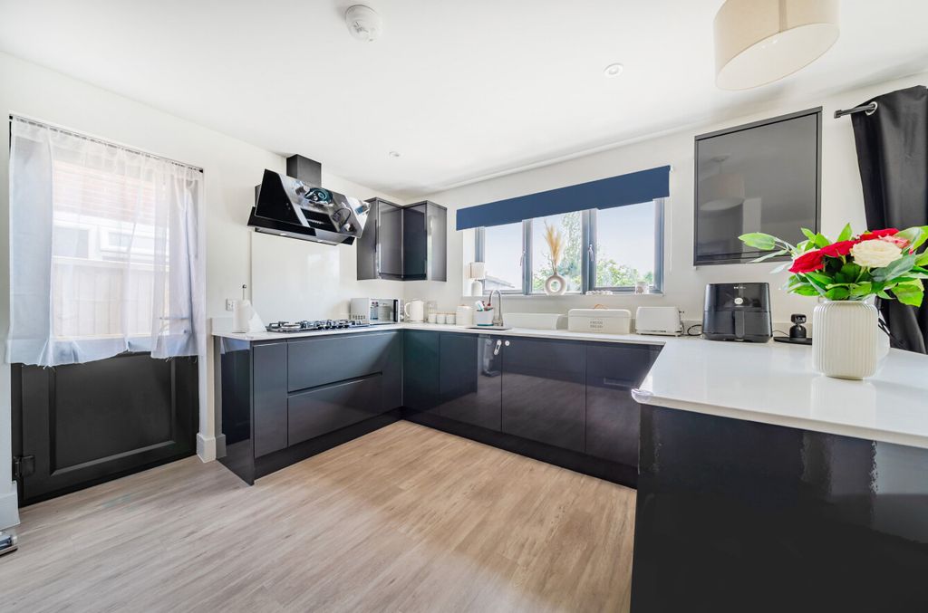 Property photo 2 of 12 1486901-7-6A54De2...
