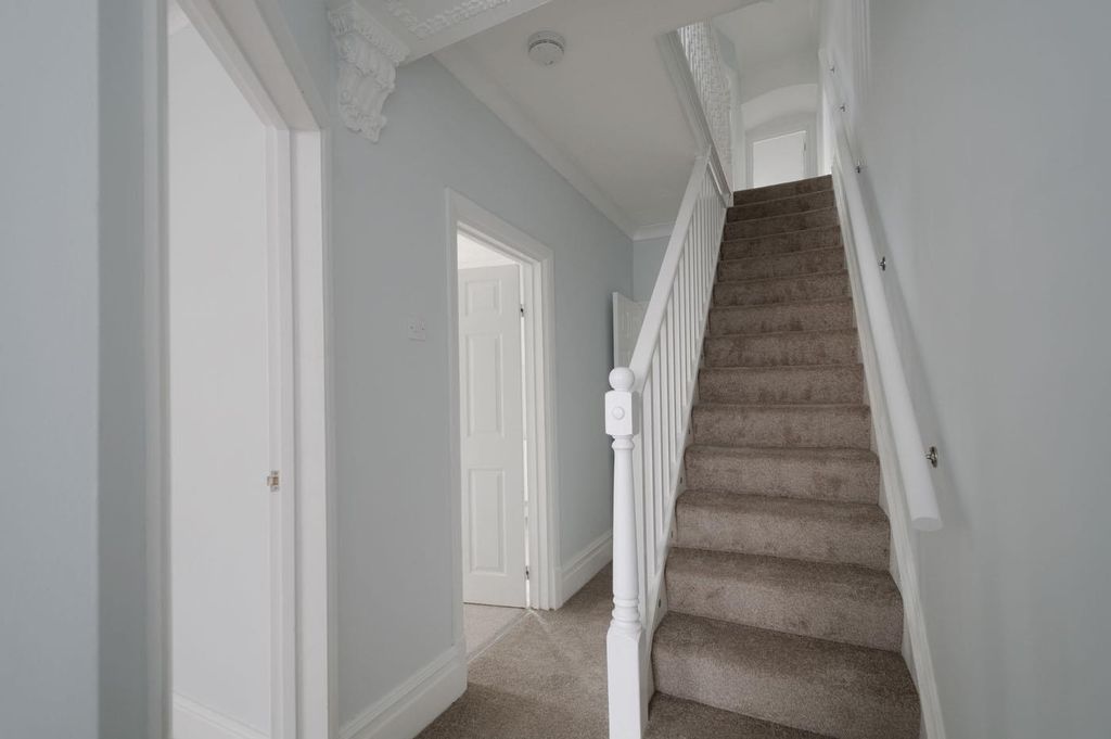 Property photo 2 of 16 2Chesterrd02.Jpg