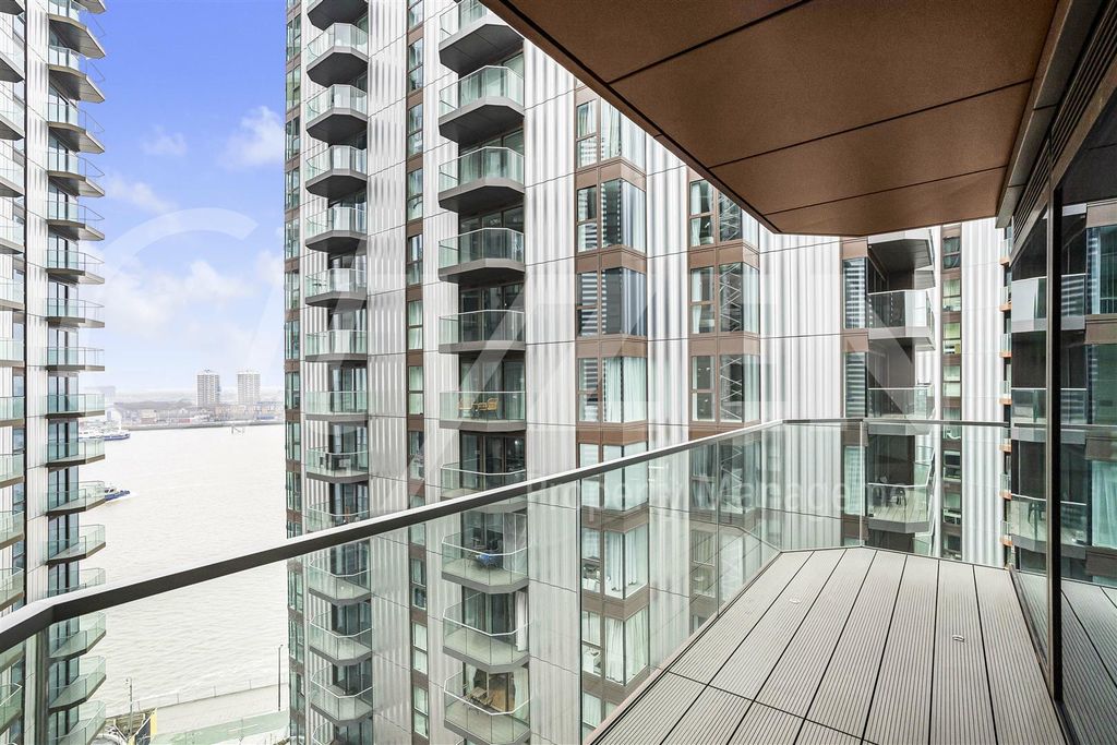 Property photo 3 of 21 Balcony