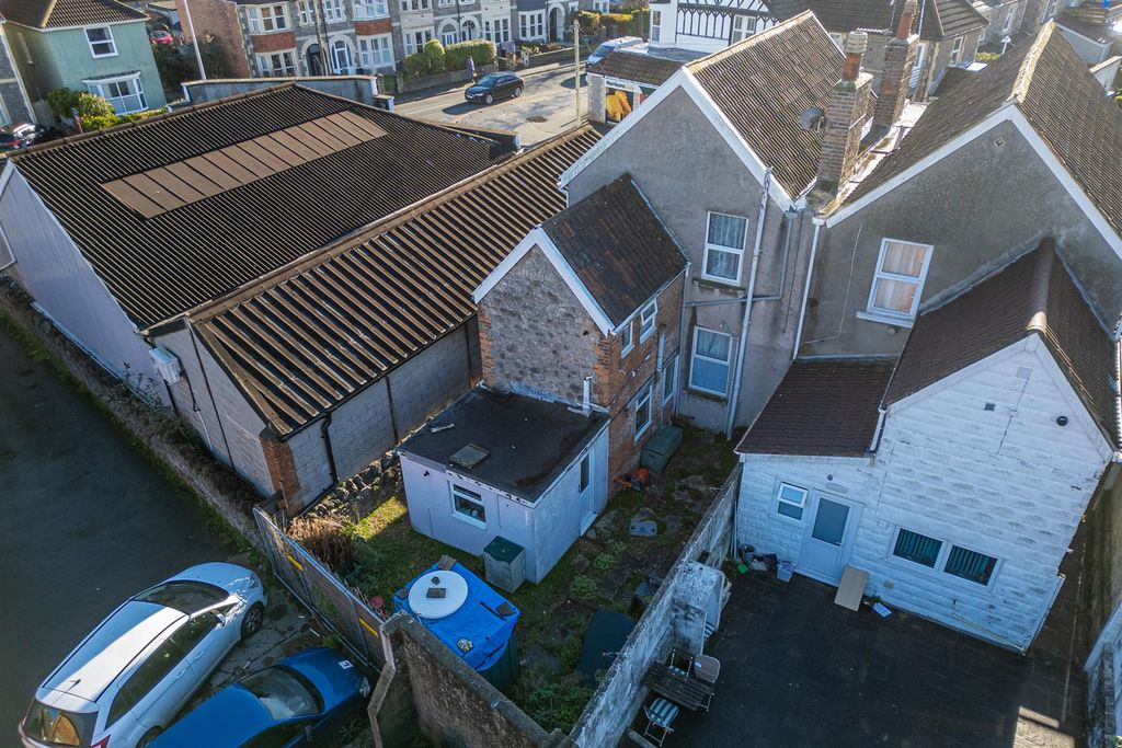 Property photo 3 of 34 Flats A & B 4 Southend Road Wsm, North Somerset Bs