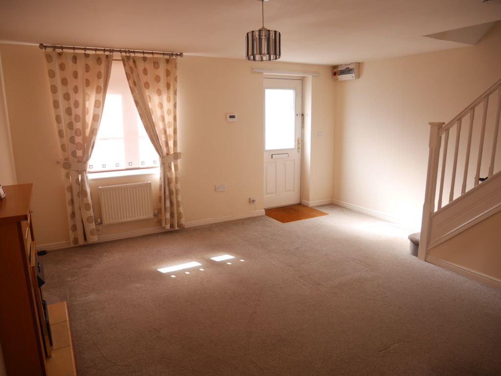 Property photo 3 of 12 Lounge 4