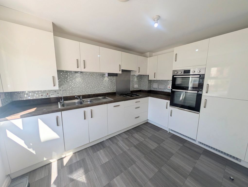 Property photo 2 of 10 Kitchen