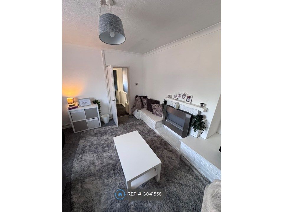 Property photo 3 of 10 Living Room