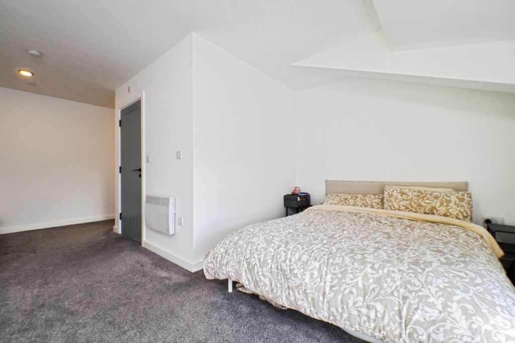 Property photo 3 of 17 Pbox-Img.Jpg