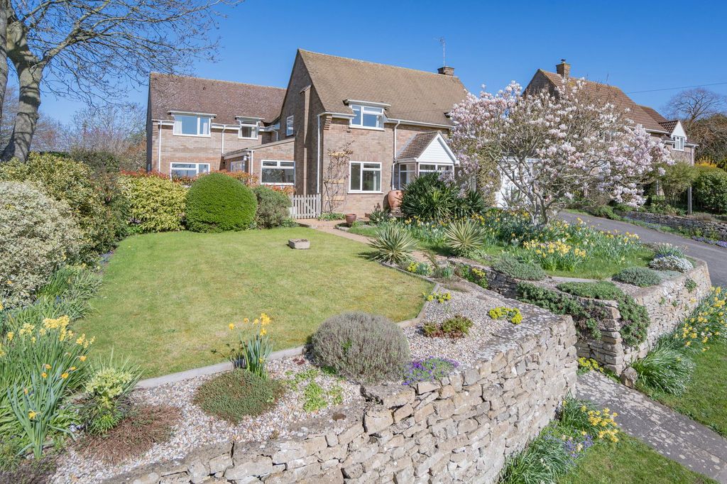 Property photo 1 of 27