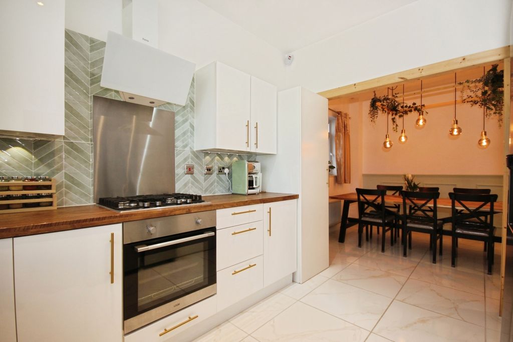 Property photo 3 of 21 Pbox-Img.Jpg