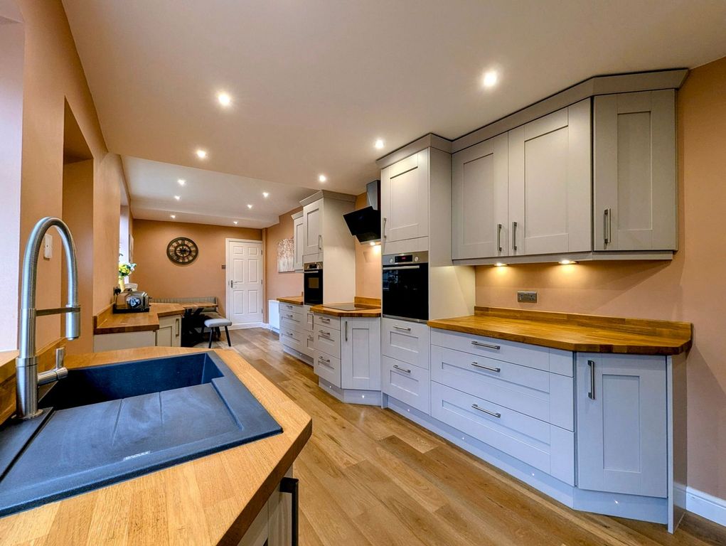 Property photo 3 of 27