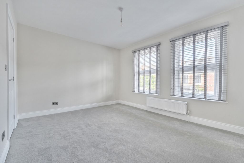 Property photo 3 of 20 1363911-2-68E51Ae...