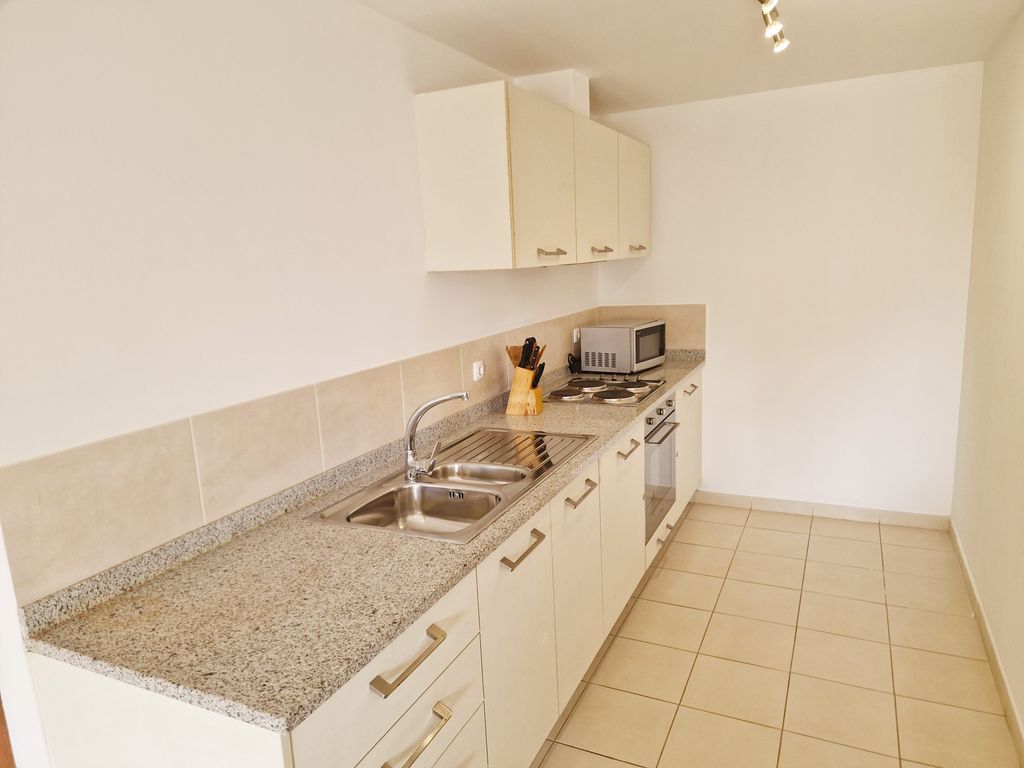 Property photo 3 of 9 Kitchen
