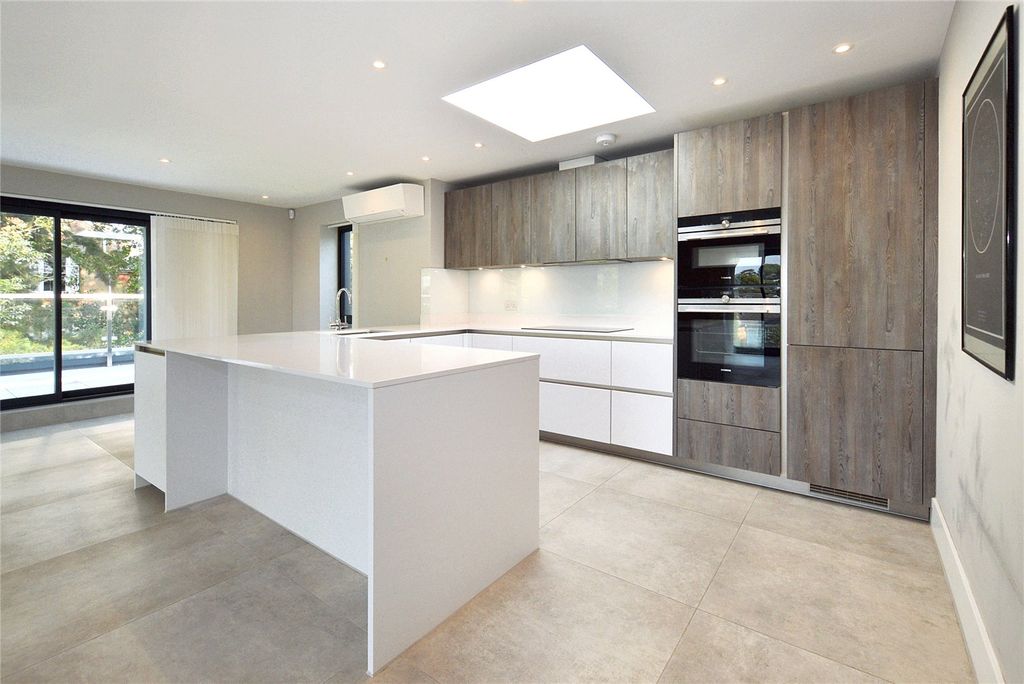 Property photo 3 of 12 Picture No. 05