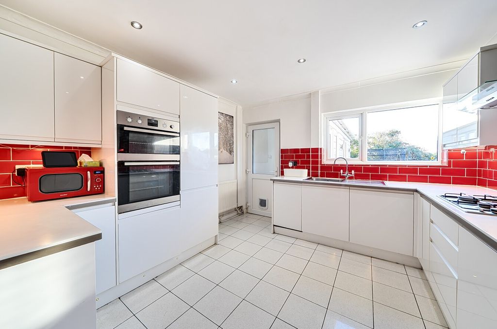 Property photo 2 of 25 5545694