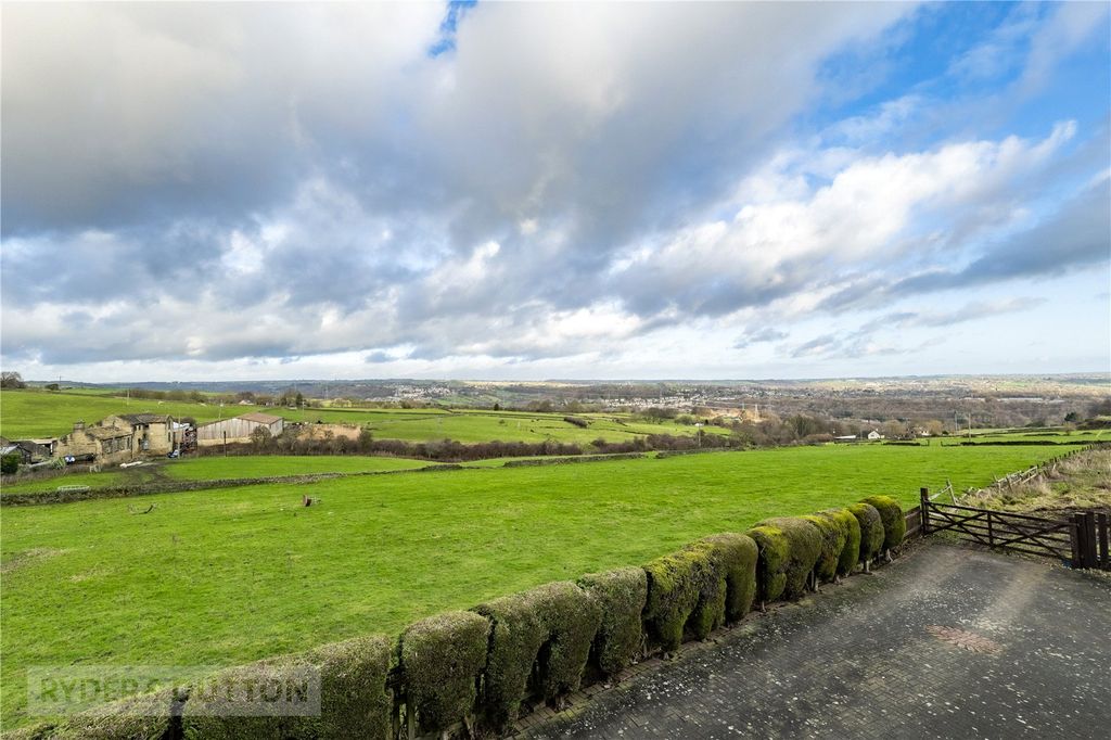 Property photo 2 of 28 Picture No. 19