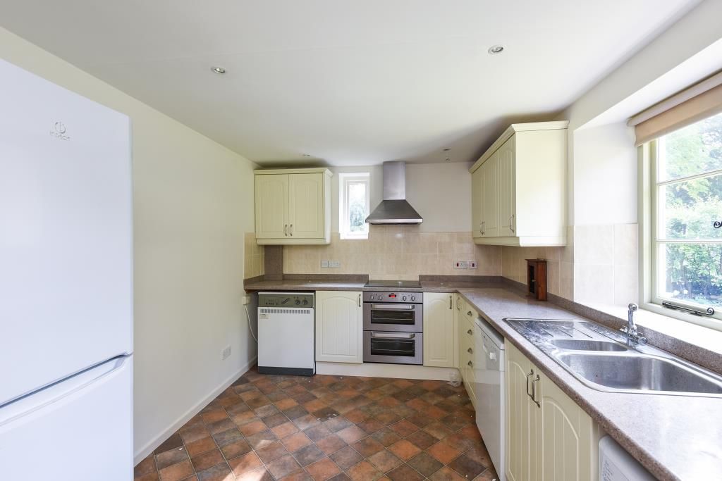 Property photo 3 of 10 Kitchen