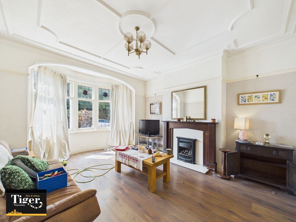 Property photo 2 of 13