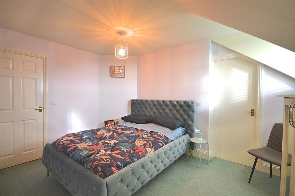 Property photo 3 of 15 11 (62).Png