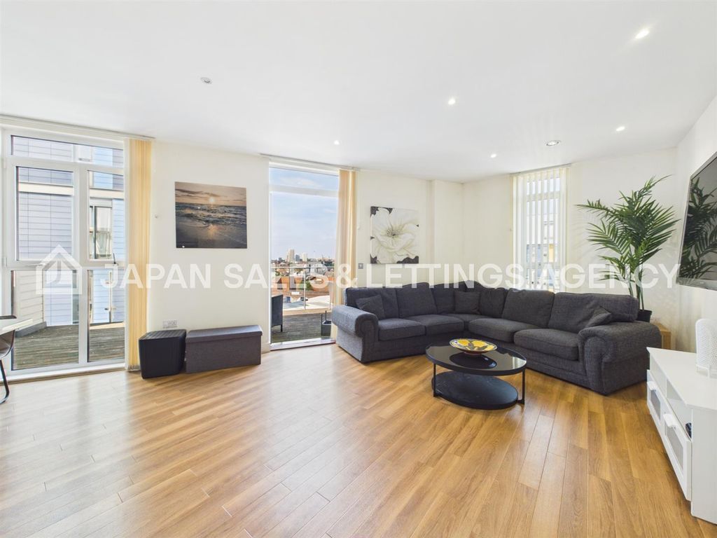 Property photo 3 of 11 Cam04401G0-Pr0154-Still013.Jpg