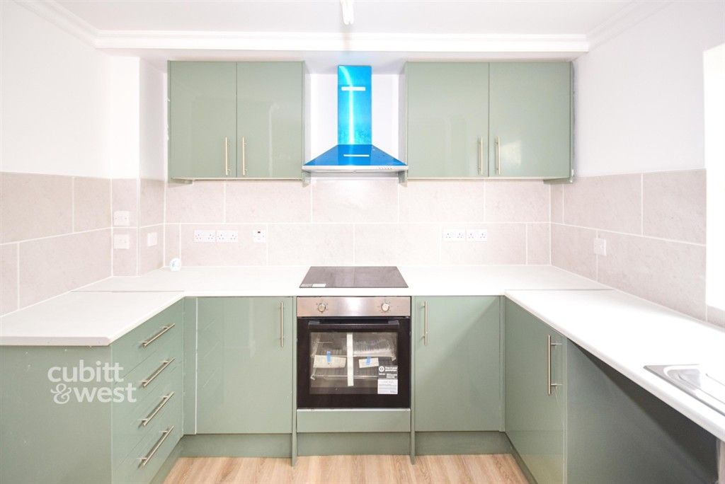 Property photo 3 of 8 Kitchen