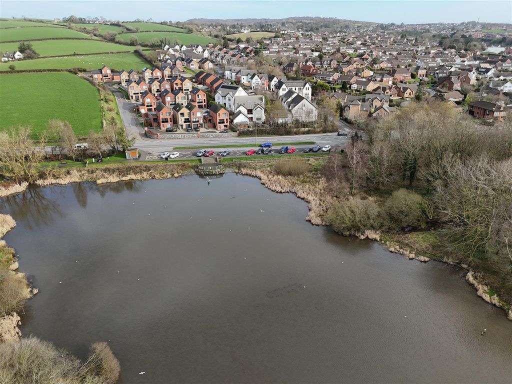 Property photo 2 of 22 Entrance