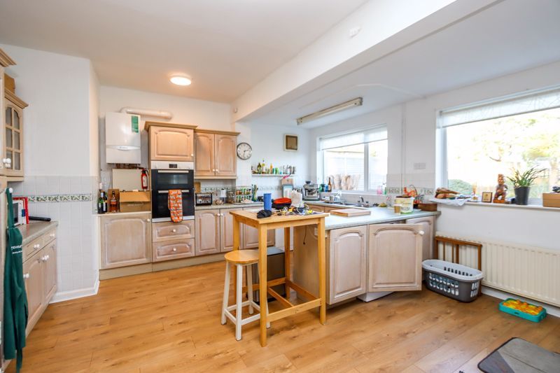 Property photo 3 of 11 Kitchen/Breakfast Room