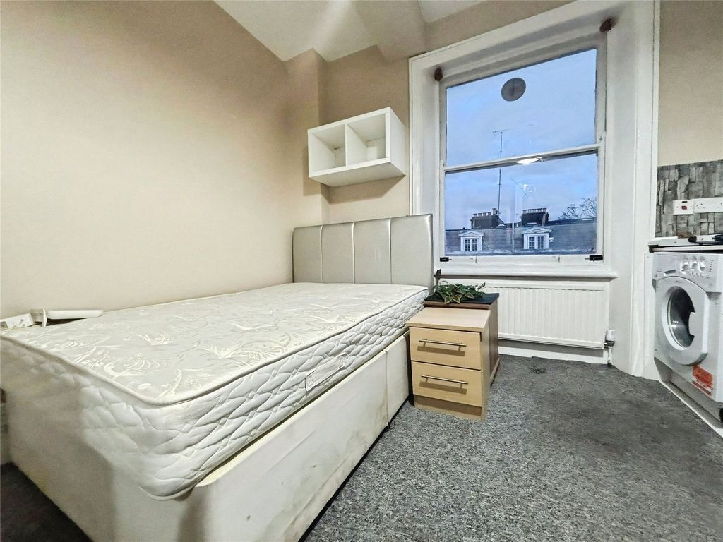 Property photo 2 of 5 Studio