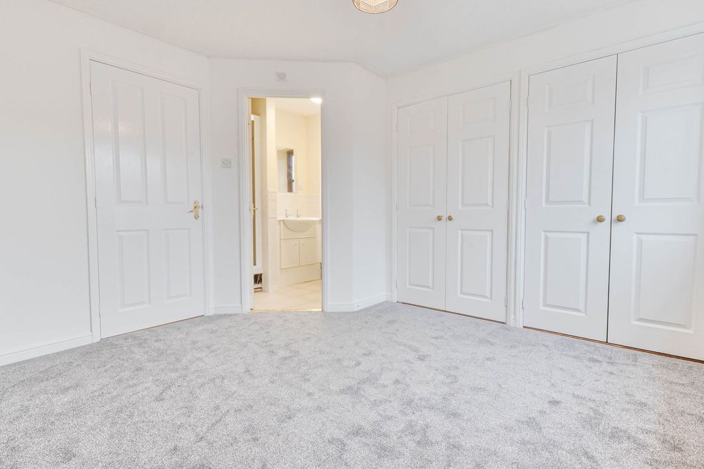 Property photo 3 of 24