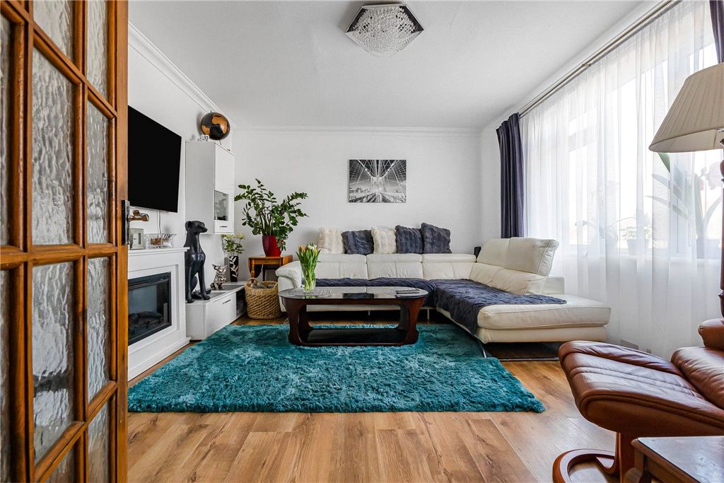 Property photo 2 of 27 Picture No. 18