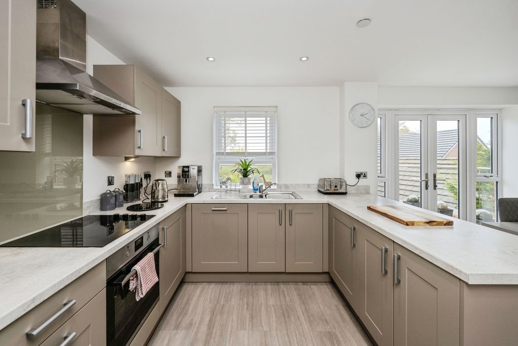 Property photo 2 of 31 Pbox-Img.Jpg