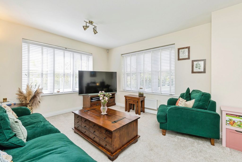 Property photo 3 of 24 Pbox-Img.Jpg