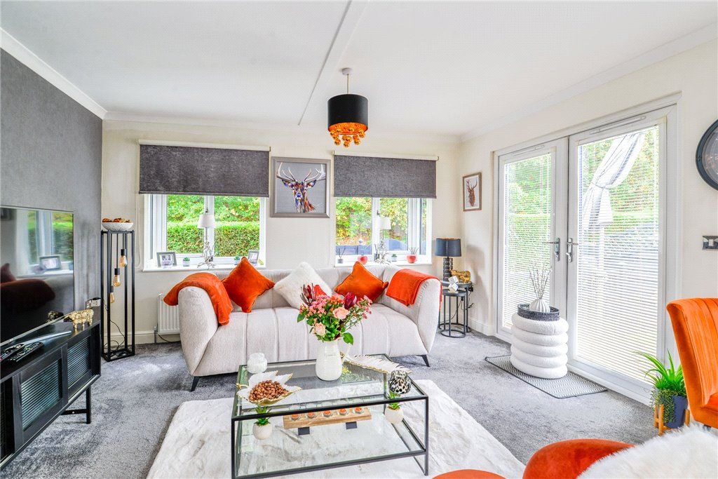 Property photo 3 of 22 Lounge