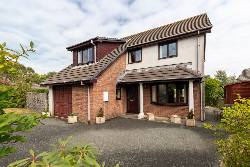 Property photo 1 of 32
