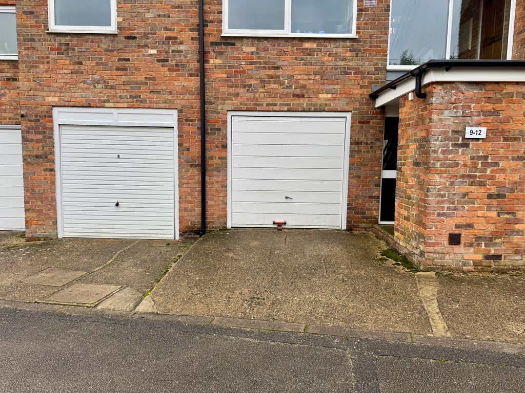 Property photo 3 of 6 9White 3