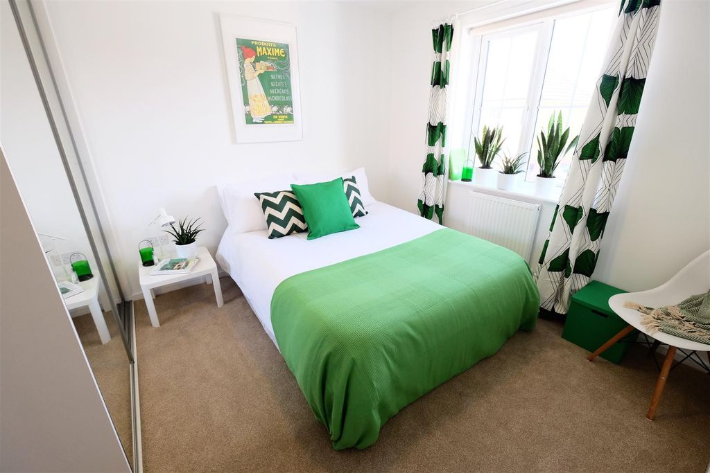 Property photo 3 of 8 Ellesmere Bedroom 1 Difrent.Jpg