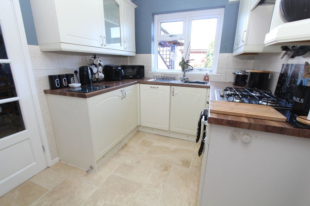 Property photo 2 of 25