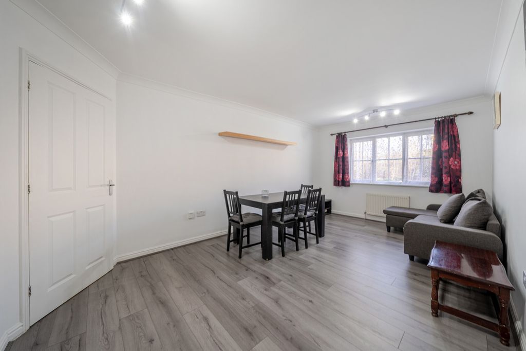 Property photo 3 of 20 1415191-11-6992ee...