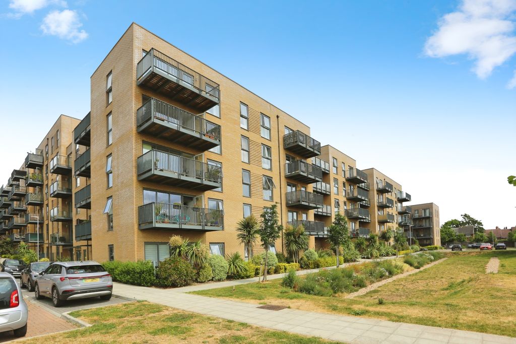 Property photo 1 of 18