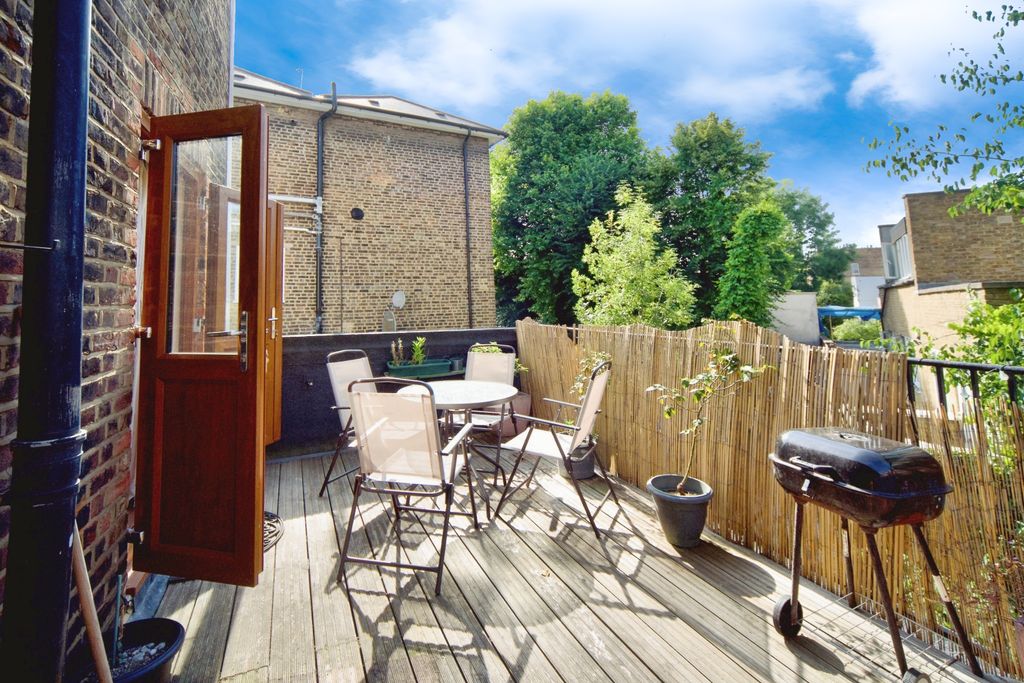 Property photo 3 of 33 Roof Terrace