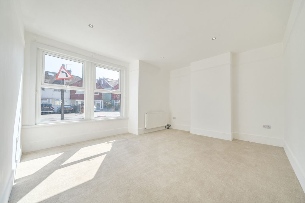 Property photo 3 of 15 Reception