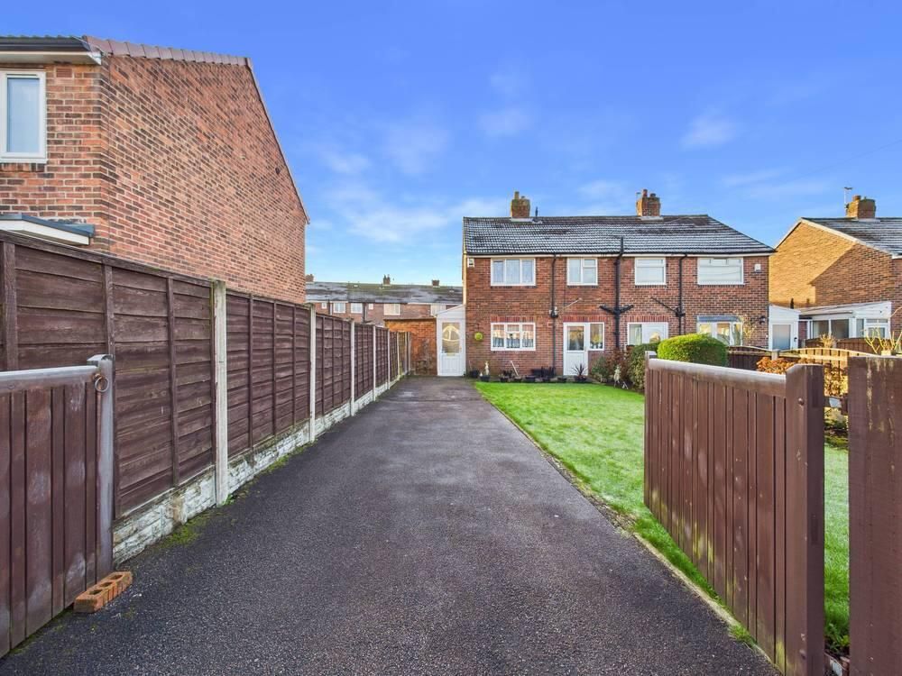 Property photo 1 of 10 Driveway