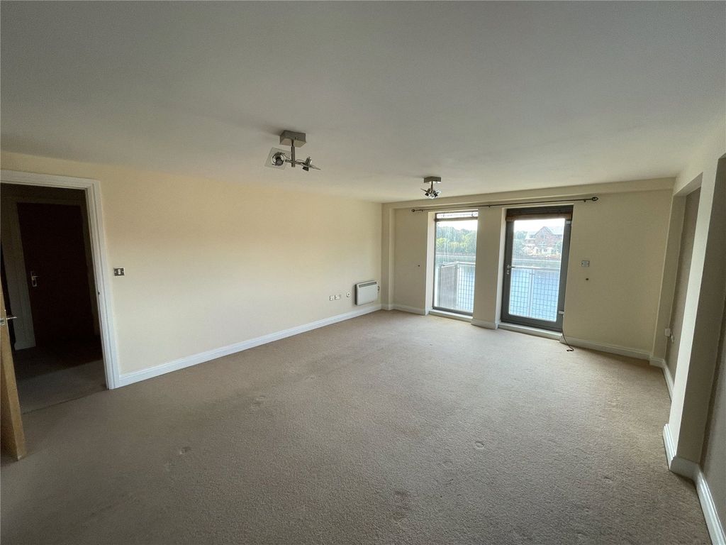 Property photo 2 of 12 Lounge