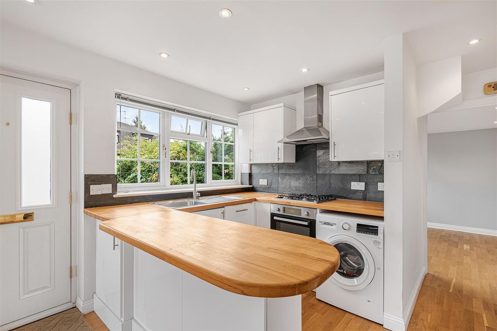 Property photo 2 of 14
