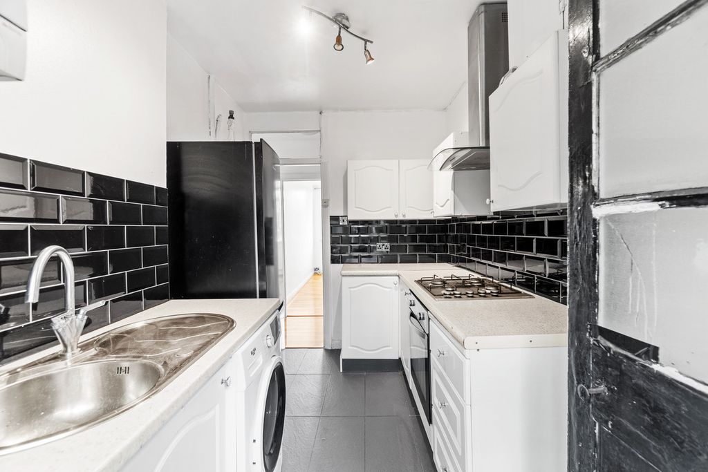 Property photo 2 of 9