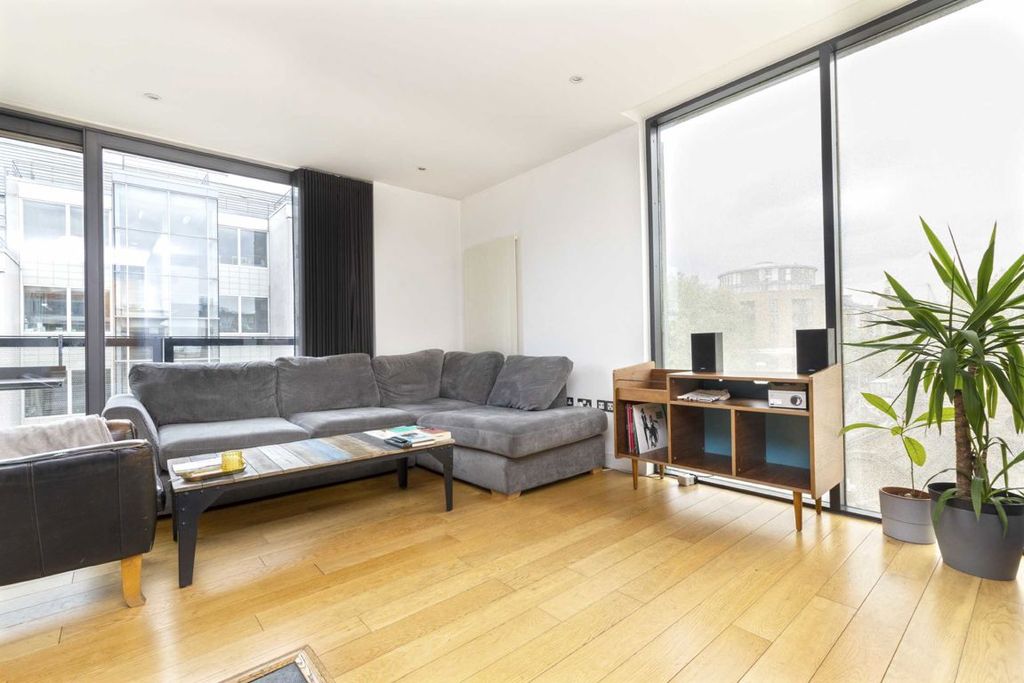 Property photo 2 of 10
