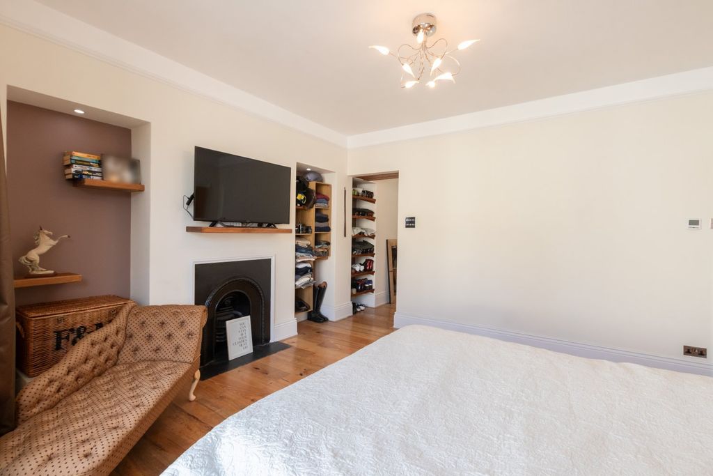 Additional image 19 of 4 bed semi-detached house for saleLes Gravees, St. Peter Port, Guernsey GY1