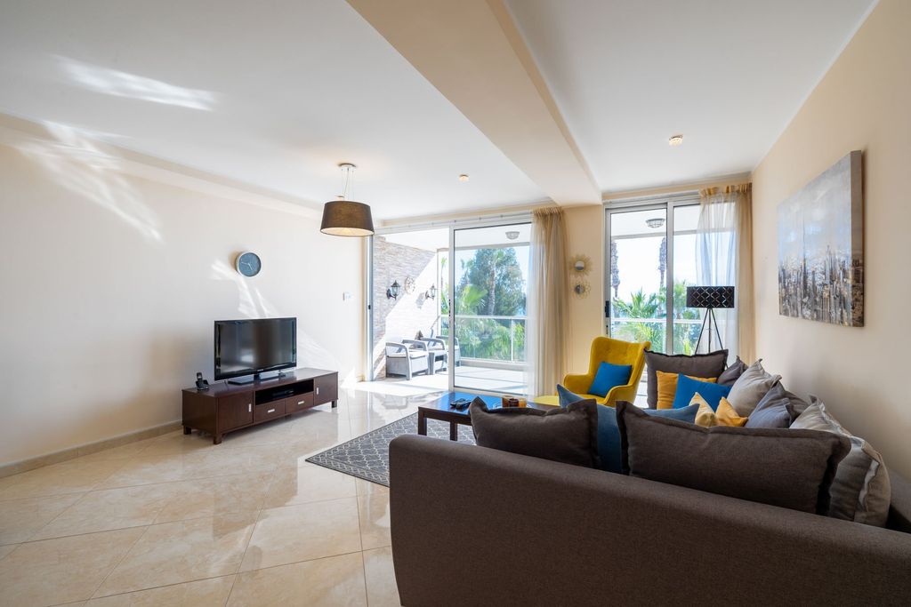 Property photo 2 of 30