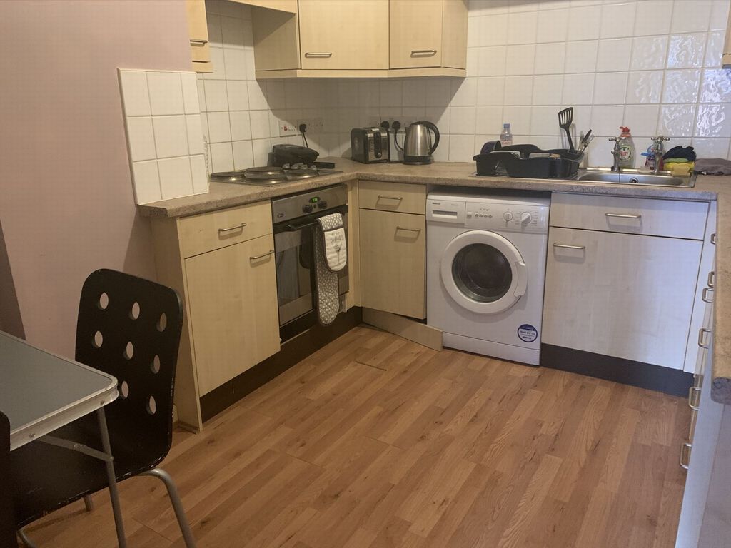 Property photo 3 of 8 Photo 4