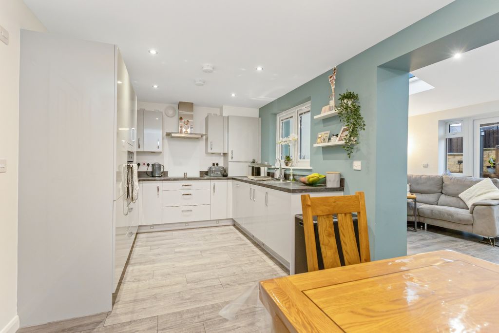 Property photo 3 of 24